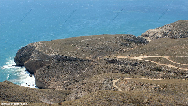 Acceso Cala Arena y Cala Sorbas desde Mesa Roldán - Guía de Playas de Carboneras - Parque Natural Cabo de Gata - Níjar