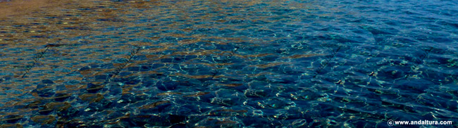 Agua cristalina en la Cala de los Bordenares - Guía de Playas de Mojácar