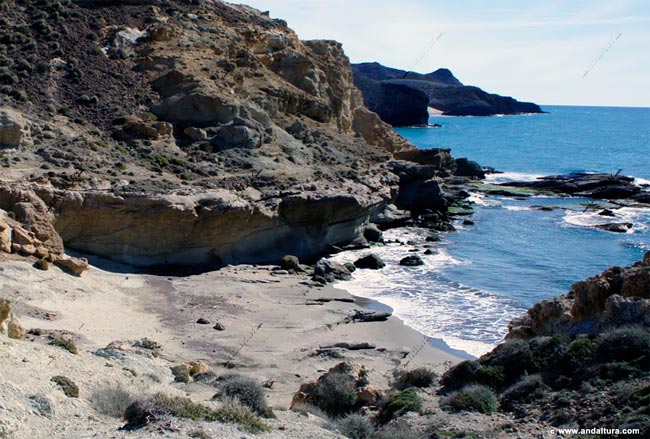 Cala Carbón - Guía de Playas de Níjar y del Parque Natural Cabo de Gata - Níjar