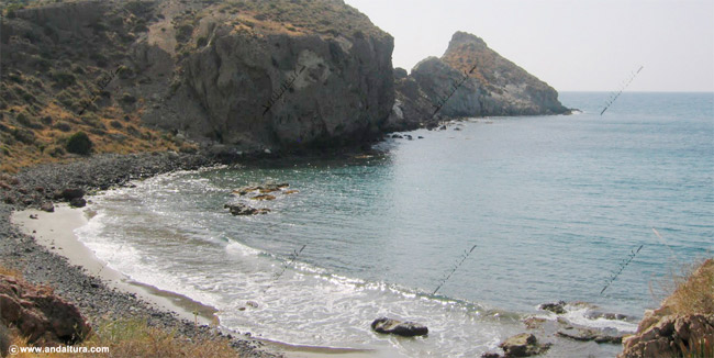 Cala Higuera - Guía de Playas de Nijar - Ruta de Senderismo por el Sendero Local SL A 103 Loma Pelada - Los Escullos - San José