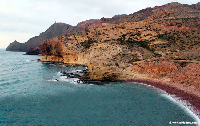 Calas y Acantilados en el Parque Natural Cabo de Gata - Guía de Playas de Níjar y del Parque Natural Cabo de Gata - Níjar