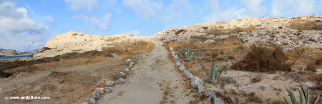 Camino por las dunas fósiles en el entorno del Castillo de San Felipe o de los Escullos - Guía Litoral de Níjar