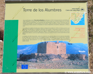 Cartel de la Torre de los Alumbres en la Rambla del Playazo de Rodalquilar