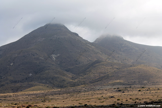 Cerro de los Frailes, entre nubes, Sierra de Cabo de Gata