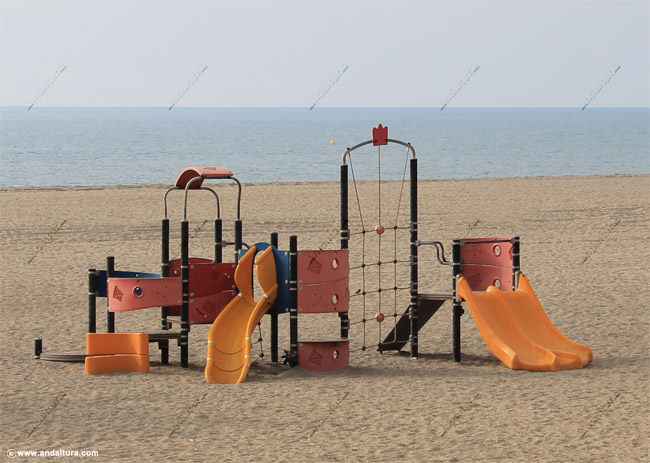 Columpios en la Playa de la Bajadilla
