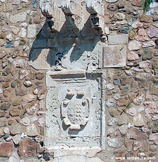 Escudo de los Marqueses del Carpio en el Castillo de San Andrés - Guía Litoral de Carboneras