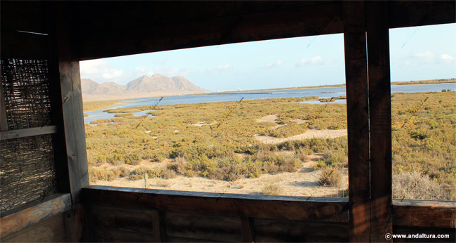 Interior de un mirador - observatorio de las Salinas del Cabo de Gata