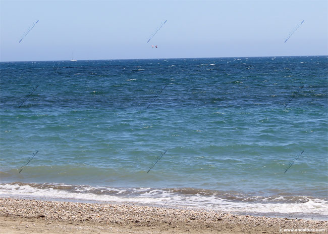 Kitesurf en la Playa Poniente de Almerimar