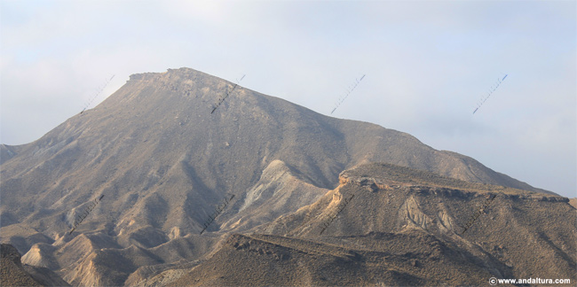 Pico Alfaro, entre los límites de la Sierra Alhamilla y el Desierto de Tabernas