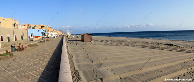 Playa de San Miguel - Inicio o final del Gran Recorrido GR 140 Mar y Nieve