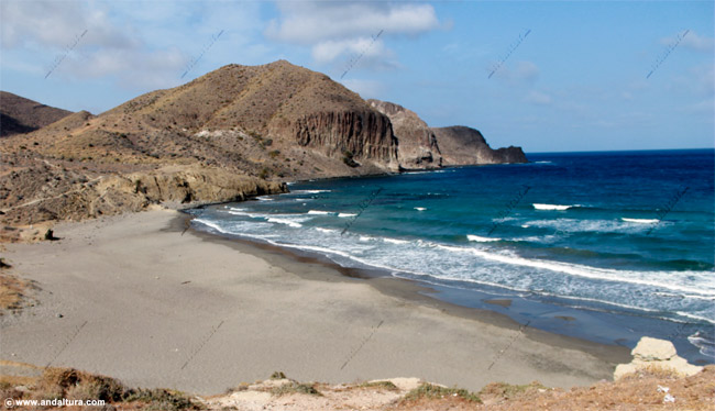 Playa de Peñón Blanco, Cerro Lo Guarda y Punta del Barranco Negro, Cerro de la Amatista y Cerro de los Guardias