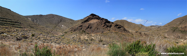 Relieves volcánicos en la Ruta de Senderismo por la Sierra del Cabo de Gata