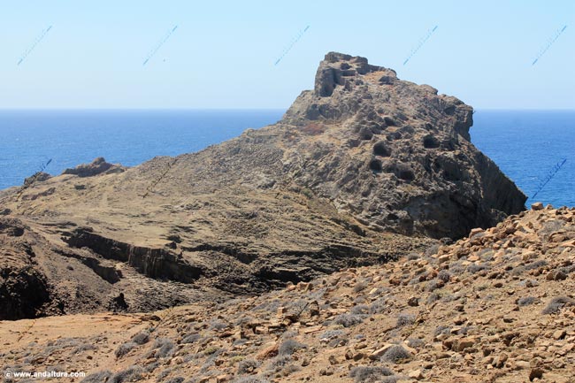 Ruta de Senderismo a los basaltos volcánicos de Punta Baja en el Parque Natural Cabo de Gata - Níjar