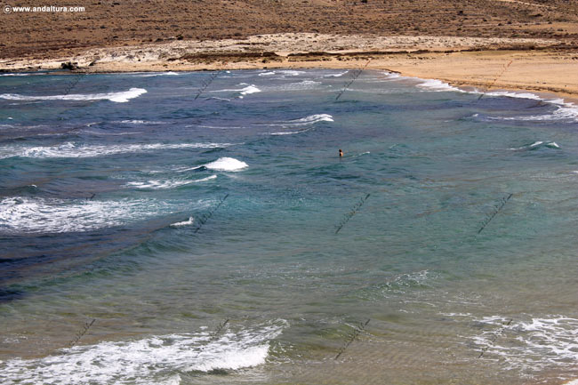 Soledad en El Playazo de Rodalquilar - Guía de Playas de Nñijar y del Parque Natural Cabo de Gata - Níjar