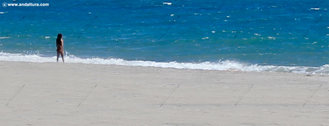 Taichí en la Playa de la Urbanización de Roquetas de Mar - Guía de playas de Roquetas de Mar