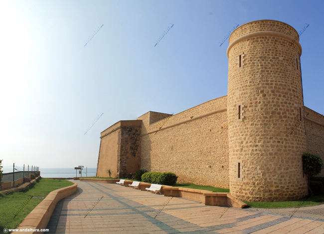 Torre y baluarte del Castillo de Santa Ana - Guía Litoral de Roquetas de Mar