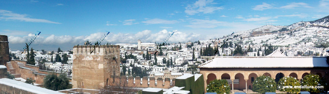 Albaicín nevado desde la Placeta de Carlos V en la Alhambra