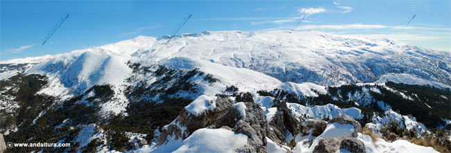 Espacio Natural de Sierra Nevada y Tresmiles suroccidentales desde la cima del Trevenque