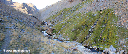 Manantiales en el Espacio Natural Sierra Nevada - Ruta de Senderismo por el Valle del río Lanjarón