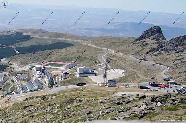 Carretera del Collado de las Sabinas hasta la Hoya de la Mora, por encima de la urbanización de la Estación de Esquí Sierra Nevada