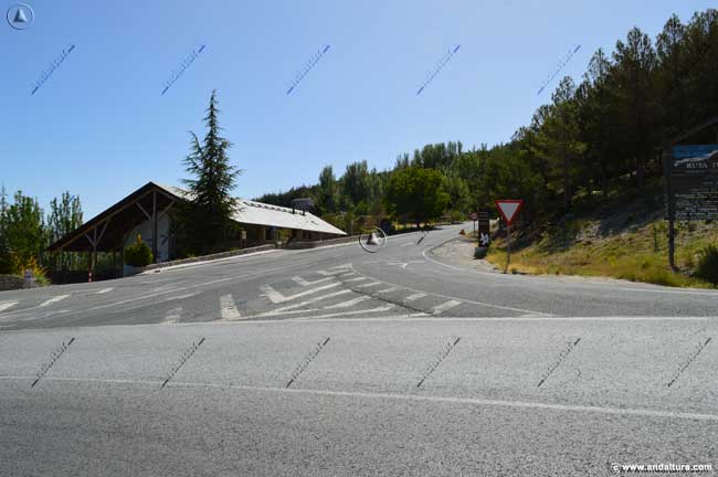 Carretera de Sierra Nevada y Centro de Visitantes El Dornajo - Gran Recorrido GR240 Sendero Sulayr