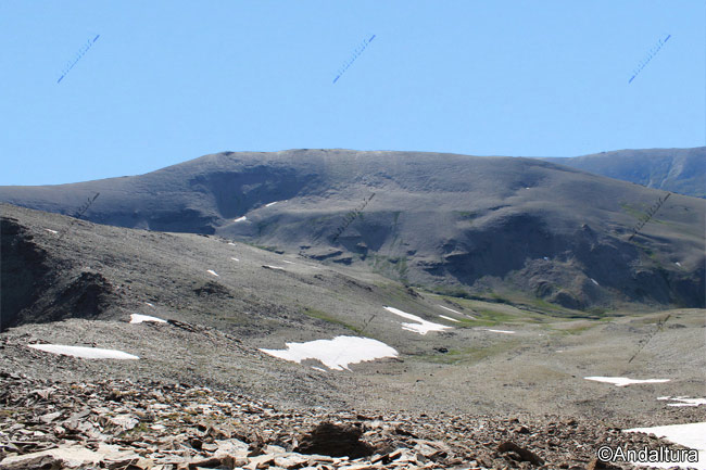 Cerro Pelado y cabecera del río Juntillas desde el Pico del Cuervo