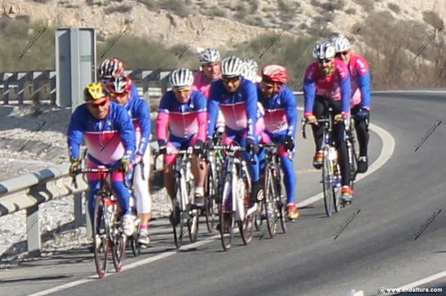Ciclistas por la Carretera de la Sierra