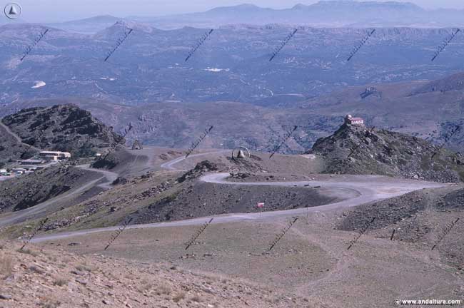 Cruce de borreguiles, antes de la nueva pavimentación de la carretera de la sierra hacia el Veleta