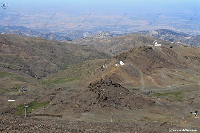 Observatorios de Sierra Nevada en la Loma de Dílar, divisoria de los Valle de Dílar y Valle de Monachil