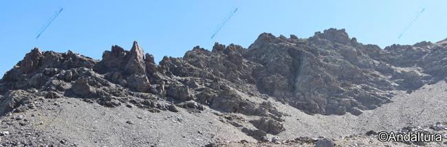 Puntales de las arista del Mirador de Ferrer desde el Valle de Valdeinfiernos