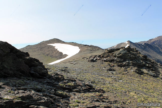 Pico del Cuervo y Puntal de Vacares desde el Cerro del Mojón Alto