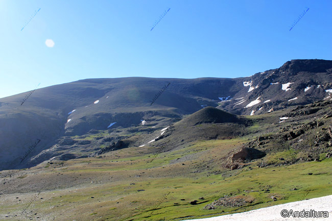 Picón de Jérez y Puntal de Tajos Negros de Cobatillas en la Ruta a los Lavaderos de la Reina - Sierra Nevada