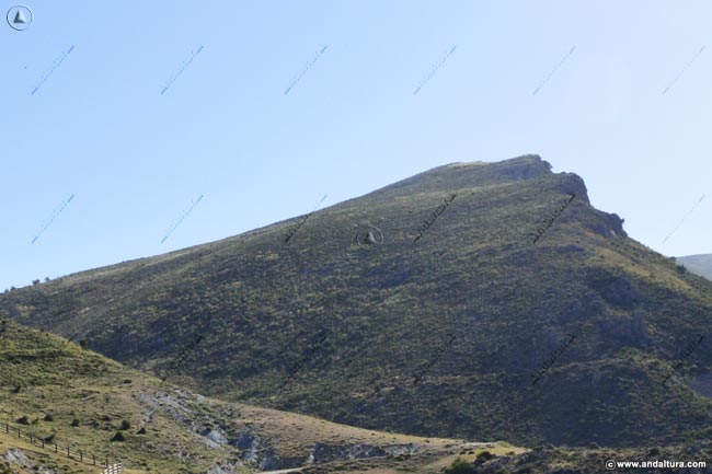 Primeros tramos de la ascensiones por la Loma de los Panaderos hacia el Valle de Dílar