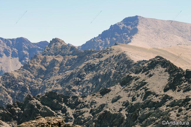 Puntal de la Caldera y otros Tresmiles de Sierra Nevada