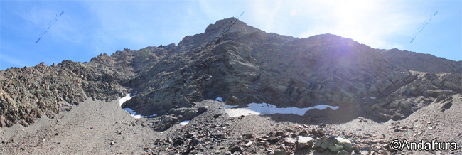 Puntal de Laguna Larga desde la cuenca glaciar de Laguna Larga