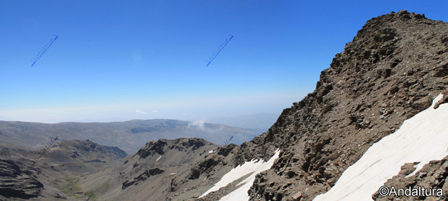 Puntal de Loma Púa y Pico del Sabinar - al fondo Peña Caballera en la Loma del Mulhacén