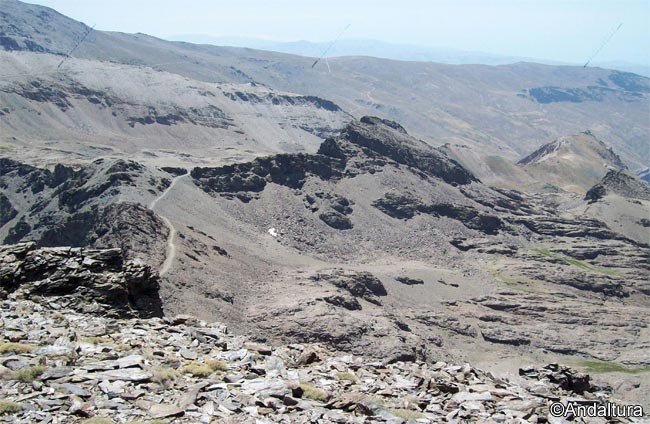 Raspones de río Seco y Pico del Púlpito, desde el Cerro de los Machos, al fondo la Loma del Mulhacén y el Alto del Chrorillo
