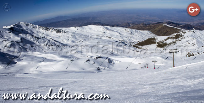 Área Esquiable de la Laguna en la Estación de Esquí Sierra Nevada, en el Valle de Dílar - Tozal y Arista del Cartujo