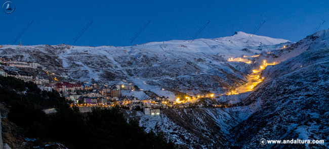 Valle de Monachi y Veleta y pista de Esquí Nocturno en la Estación de Esquí Sierra Nevada