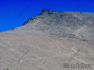 Veredas por la Loma del Mulhacén desde el Refugio-vivac de la Caldera