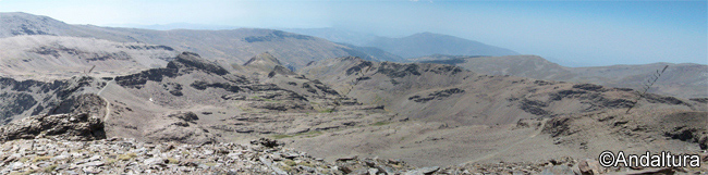 Vistas del Valle del río Veleta hacia la Alpujarra desde el Cerro de los Machos