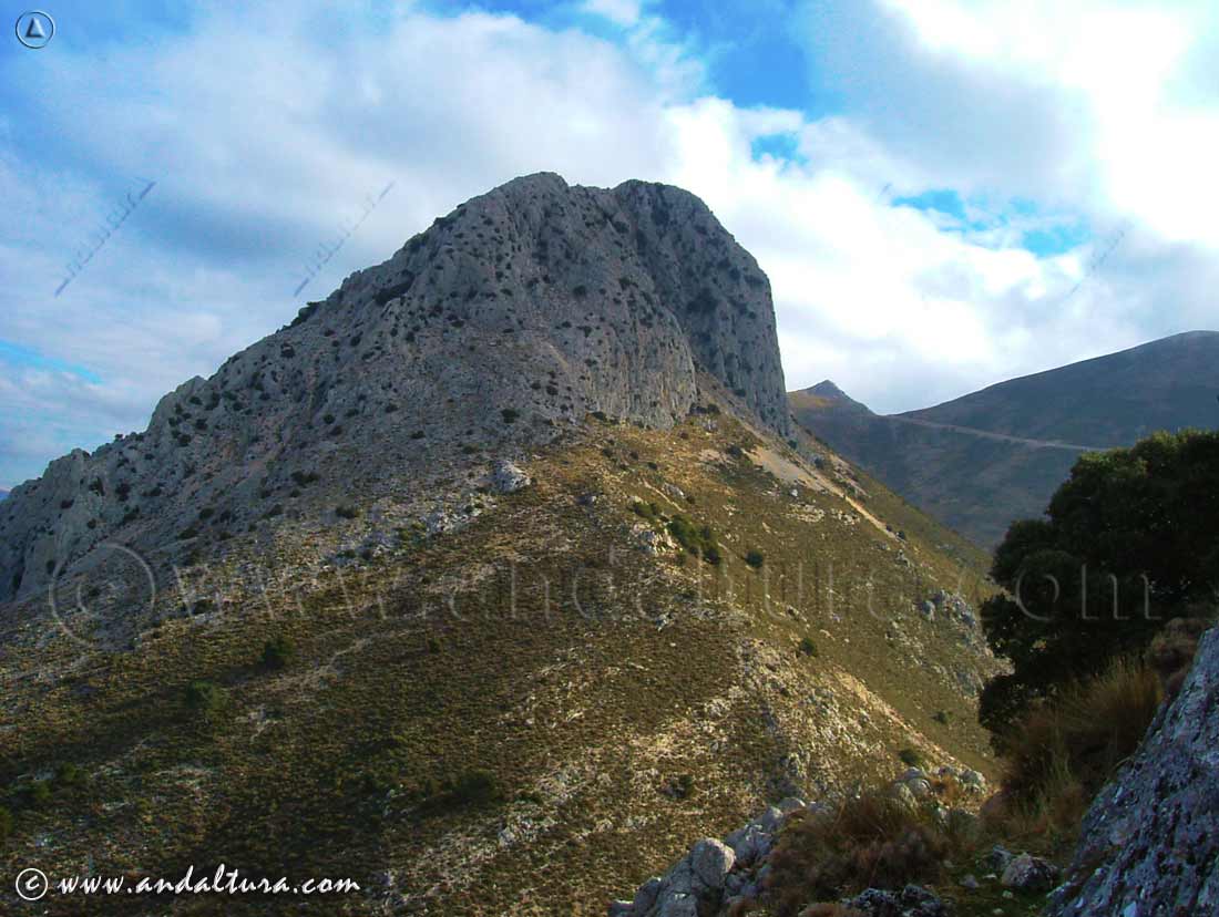 Ruta de Senderismo al Peñón Grande y Peñón Cuchillo en Sierra Arana