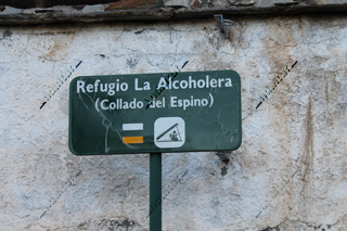 Cartel del Refugio La Alcoholera o Collado del Espino - Parque Nacional Sierra Nevada
