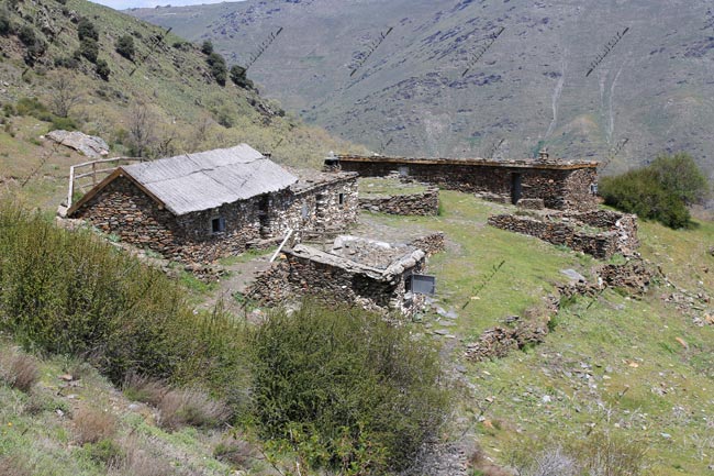 Refugio de los Cortijos del Hornillo - Refugios de Sierra Nevada - Refugios del Parque Nacional de Sierra Nevada Granada - Refugios del Valle del Genil