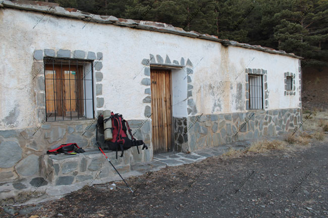 Rutas de Senderismo por Almería - Entrada al Refugio Alcoholera