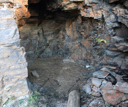 Interior cueva para ganado en el Refugio Ventura