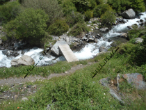 Puente hacia la Majada del Palo sobre el río Valdeinfiernos