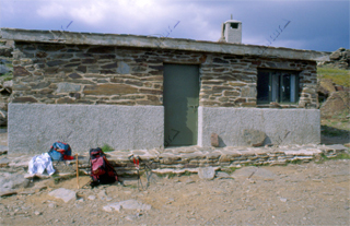 Refugio Peña Partida o Refugio El Molinillo, ruta por el Sulayr y los Lavaderos de la Reina