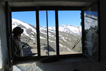 Vistas desde el interior del Refugio Peña Partida o El Molinillo - Gran Recorrido GR 240 - Sendero Sulayr - Lavaderos de la Reina