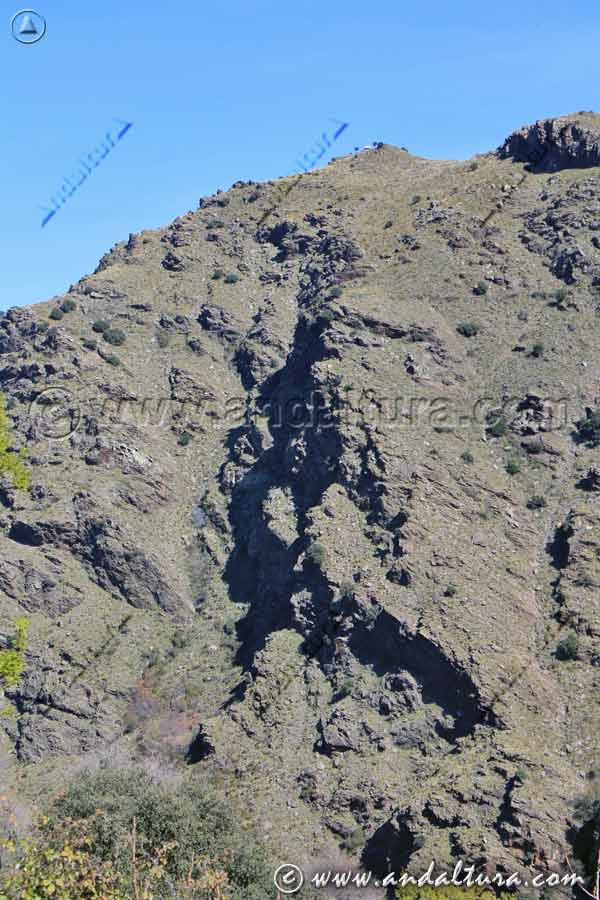Caseta contraincendios en Cerrillos Negros desde la Ruta Medieval por la Alpujarra PR A 299